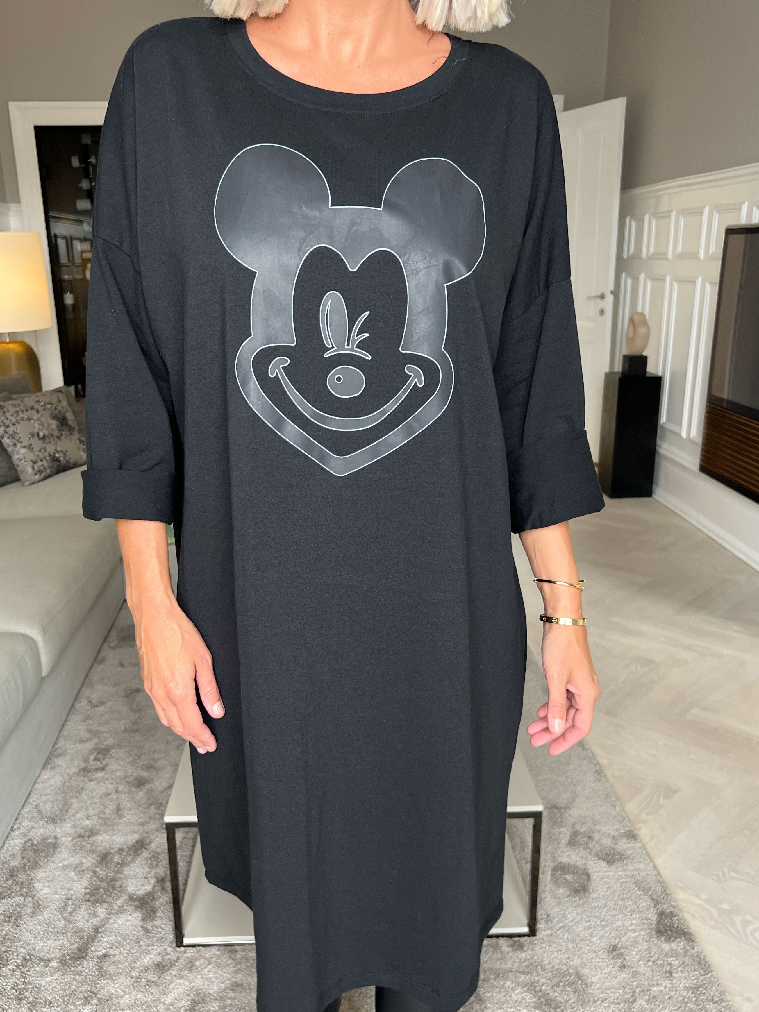 Amal - Lang kjole i bomuld med tryk foran